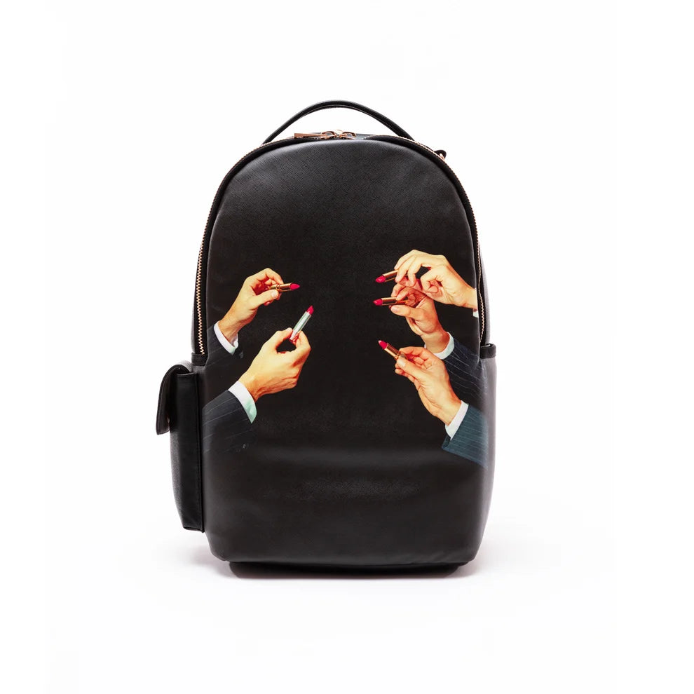 ZAINO IN SIMILPELLE "TOILETPAPER" 
Cm.33x18,5 h.43 - LIPSTICKS BLACK