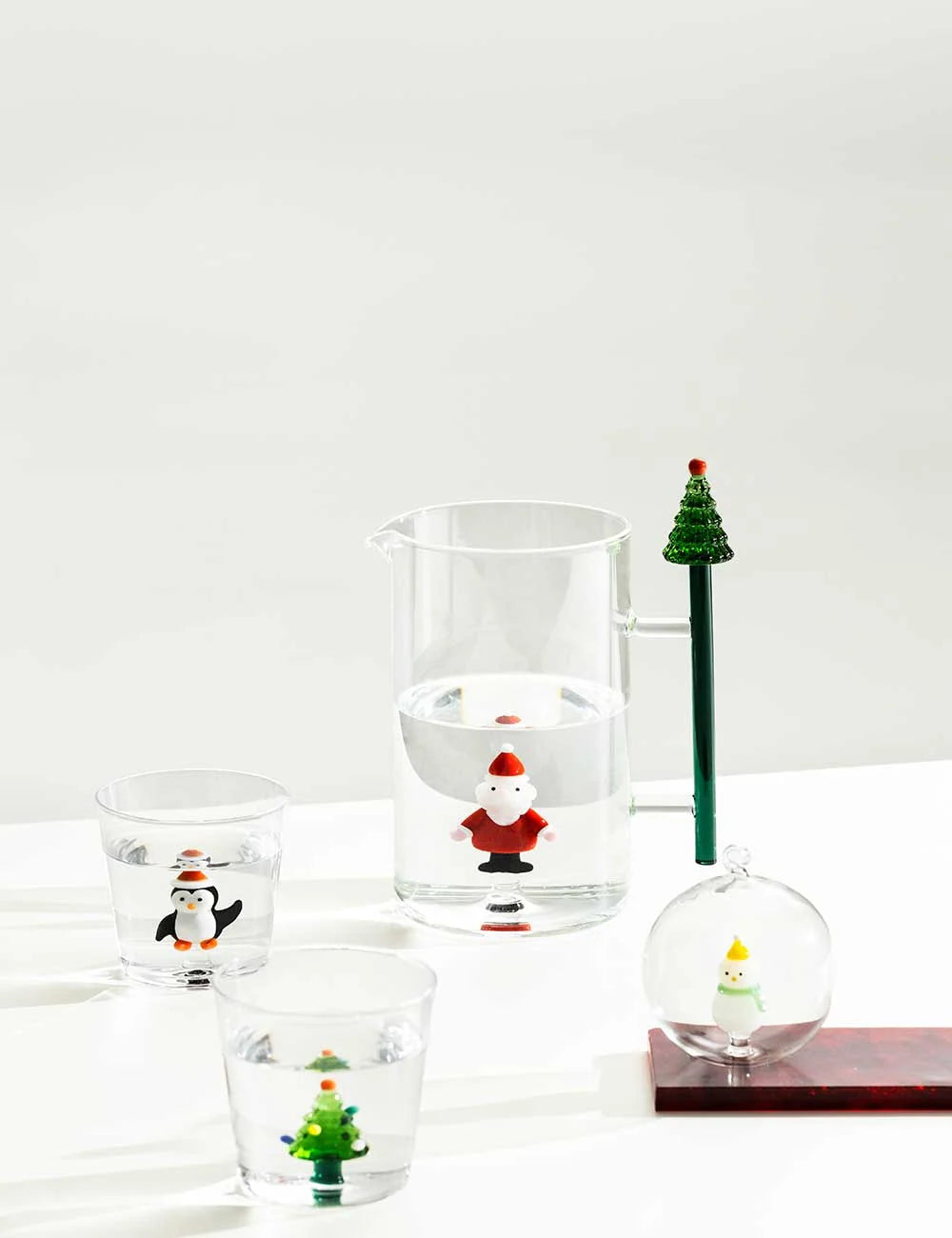 CHRISTMAS TALES tumbler pinguino