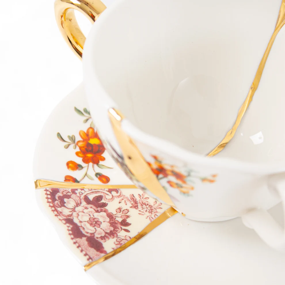 SET DA TE CON TAZZA E PIATTINO IN 
PORCELLANA E ORO "KINTSUGI" n.1