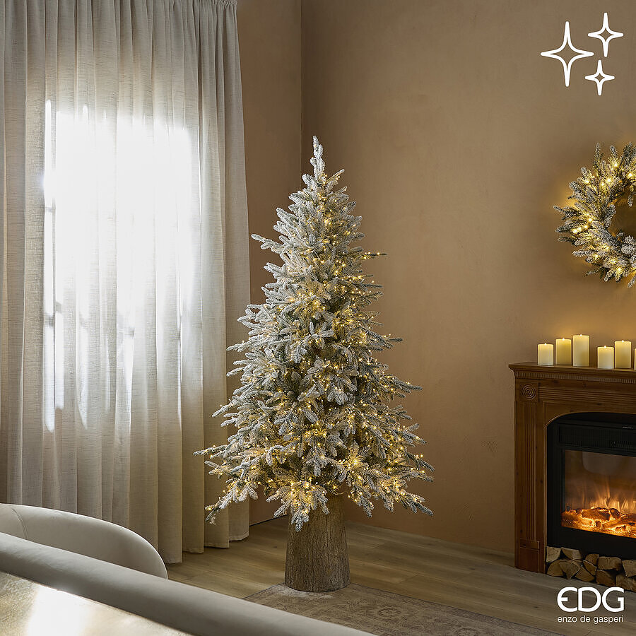 EDG Pino a Cortina Innevato con 1.800 MiniLED, H180 × D125 cm