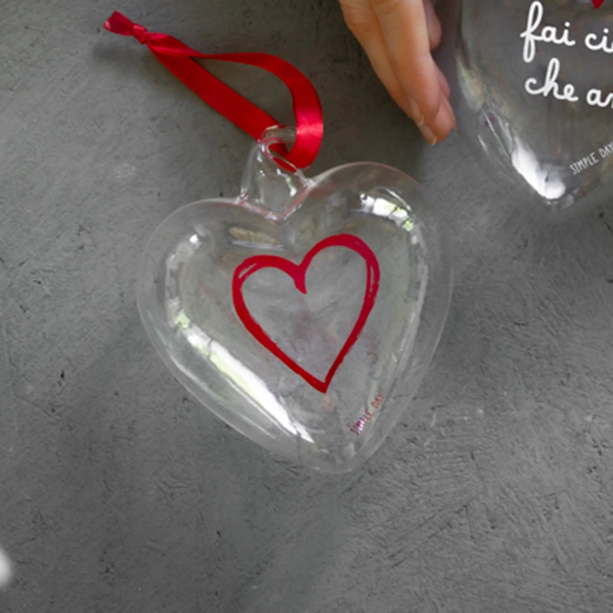 Simple Day Pallina a Cuore in Vetro Borosilicato 11 cm - Cuore Graffiti Rosso