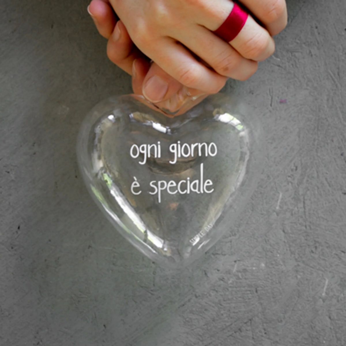 Simple Day Pallina a Cuore in Vetro Borosilicato 11 cm - Ogni giorno è speciale