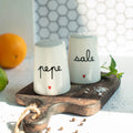 SIMPLE DAY - Set Sale e Pepe in Gres – Decoro Cuore Ø4,4 x h8 cm