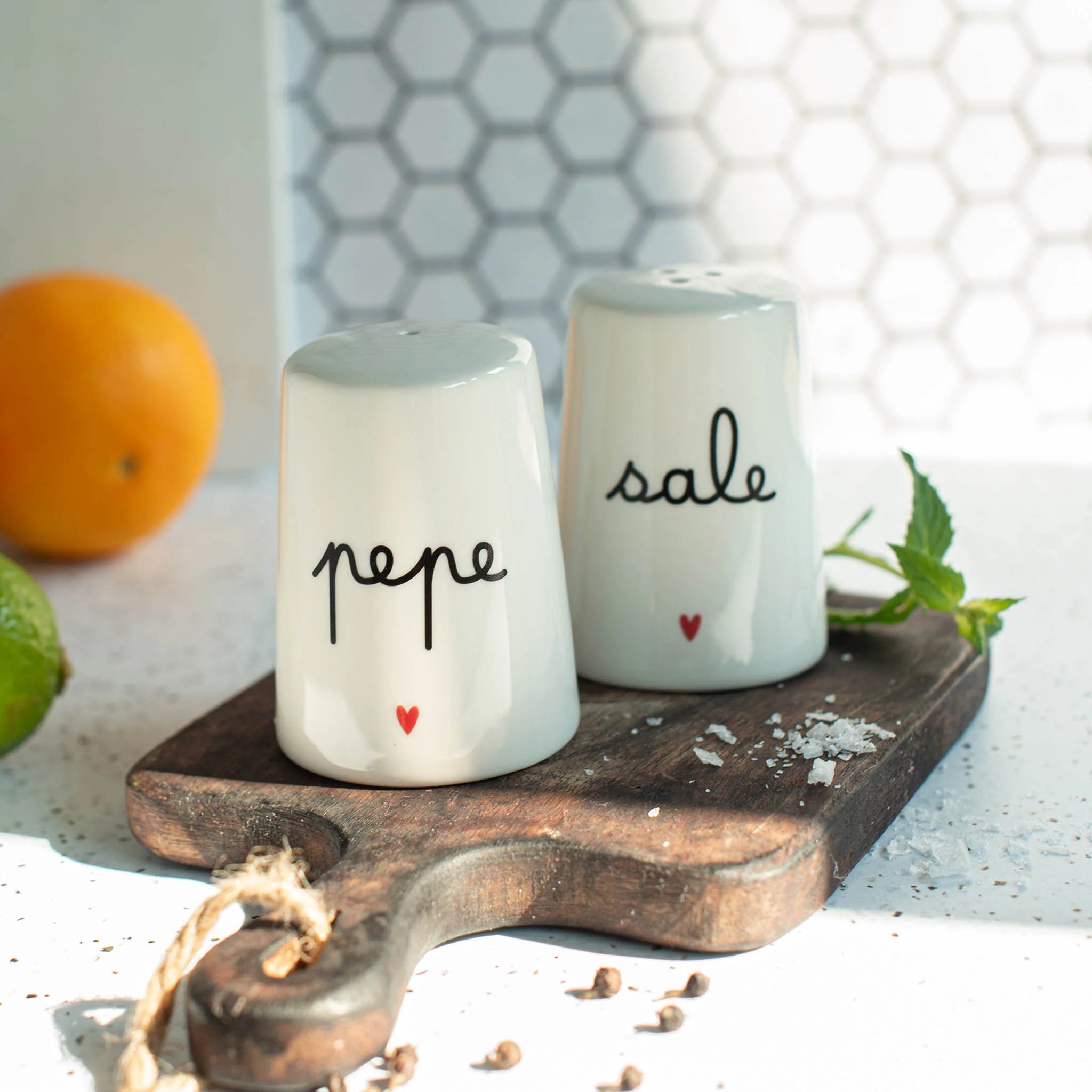 SIMPLE DAY - Set Sale e Pepe in Gres – Decoro Cuore Ø4,4 x h8 cm