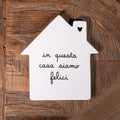 Simple Day Sottopentola a forma di casa in gres In questa casa siamo felici 22 x 20 cm