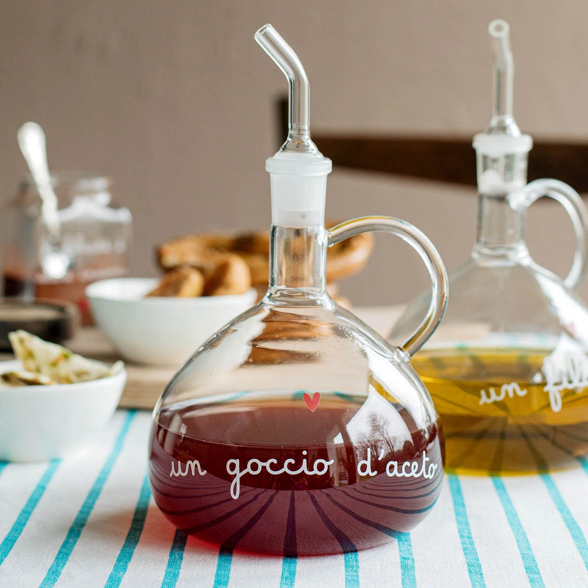 Simple Day Bottiglia per aceto in vetro borosilicato Un goccio d'aceto 610 ml