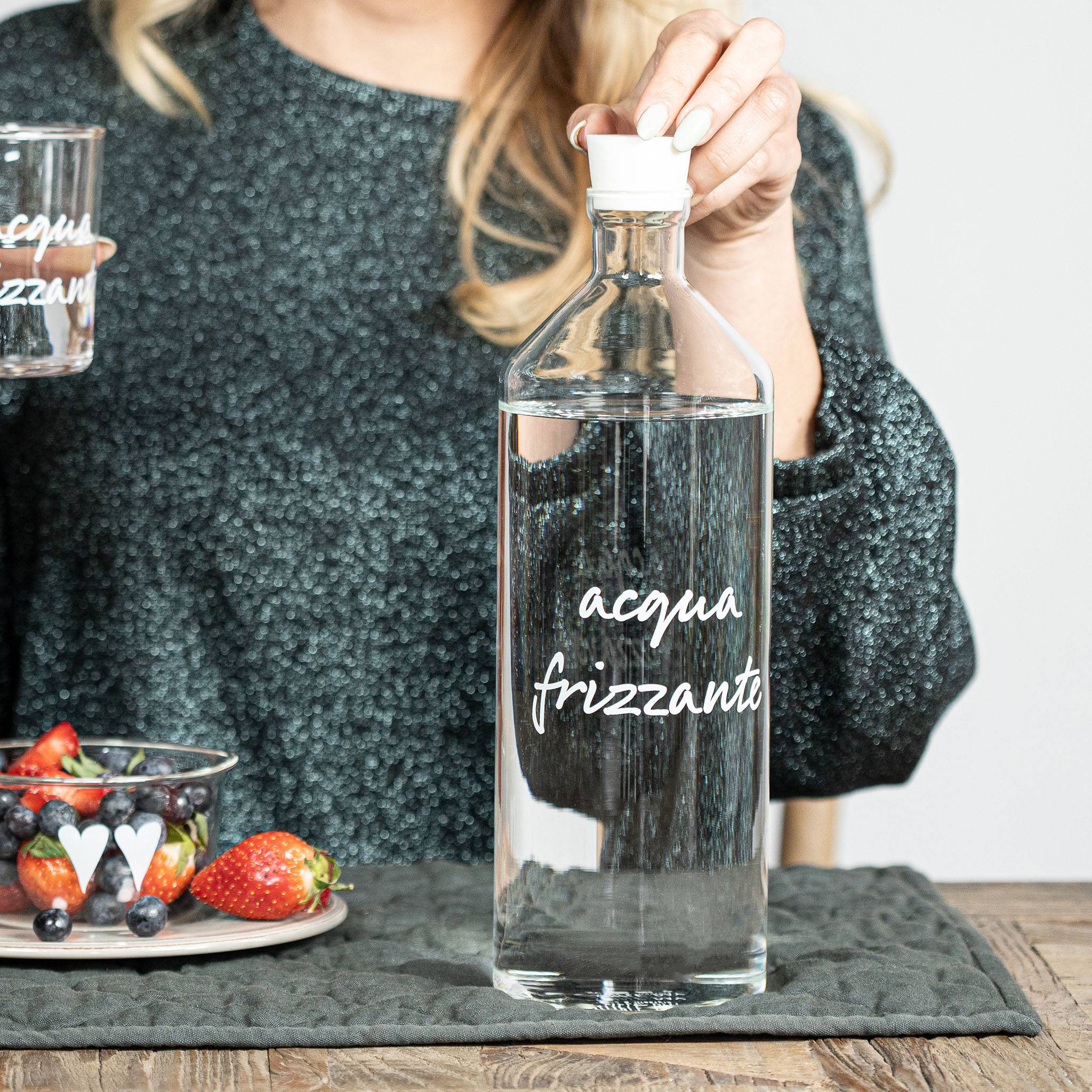 SIMPLE DAY - Bottiglia in vetro borosilicato – Decoro Acqua Frizzante 1,4 lt