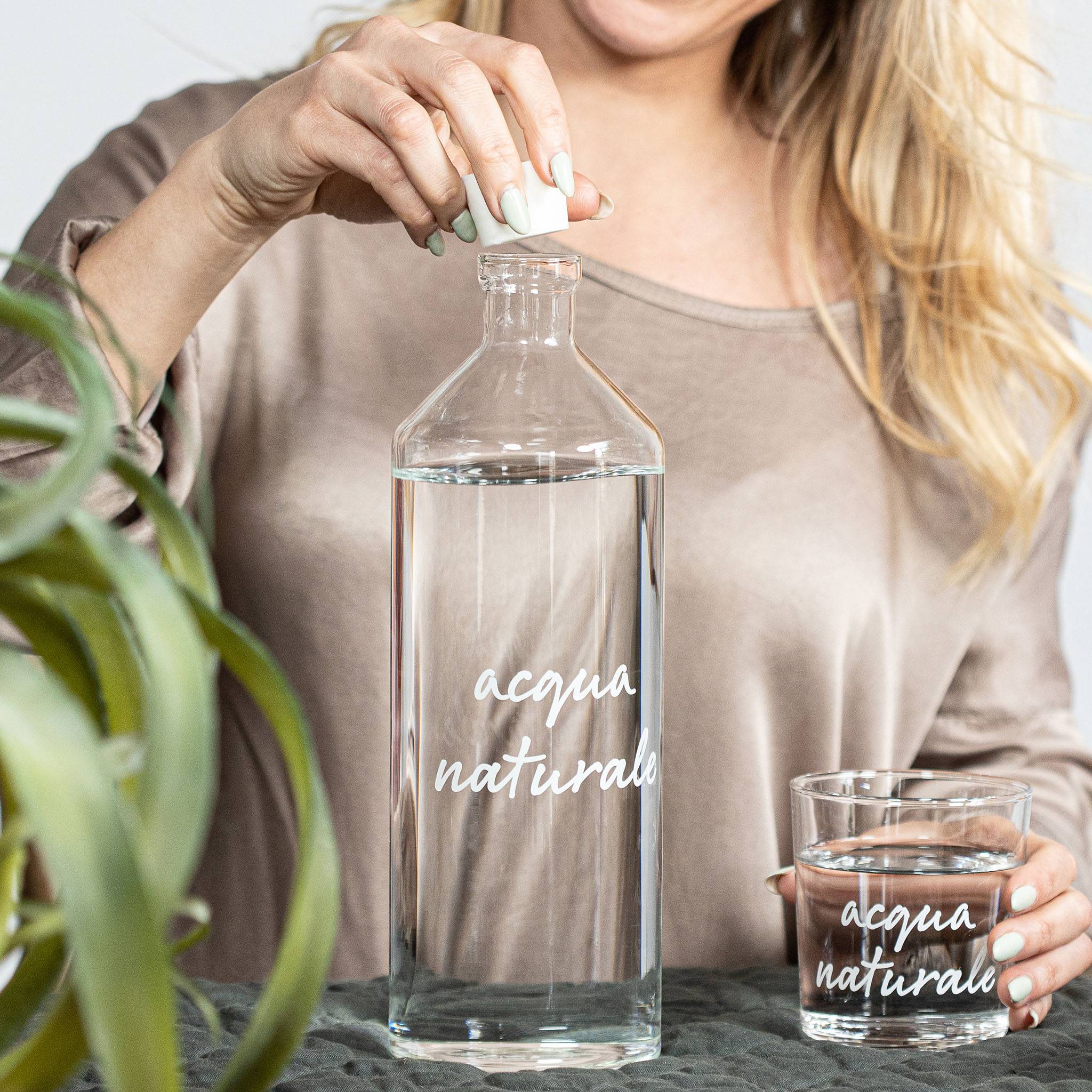 SIMPLE DAY - Bottiglia in Vetro Borosilicato – Decoro Acqua Naturale 1,4 L