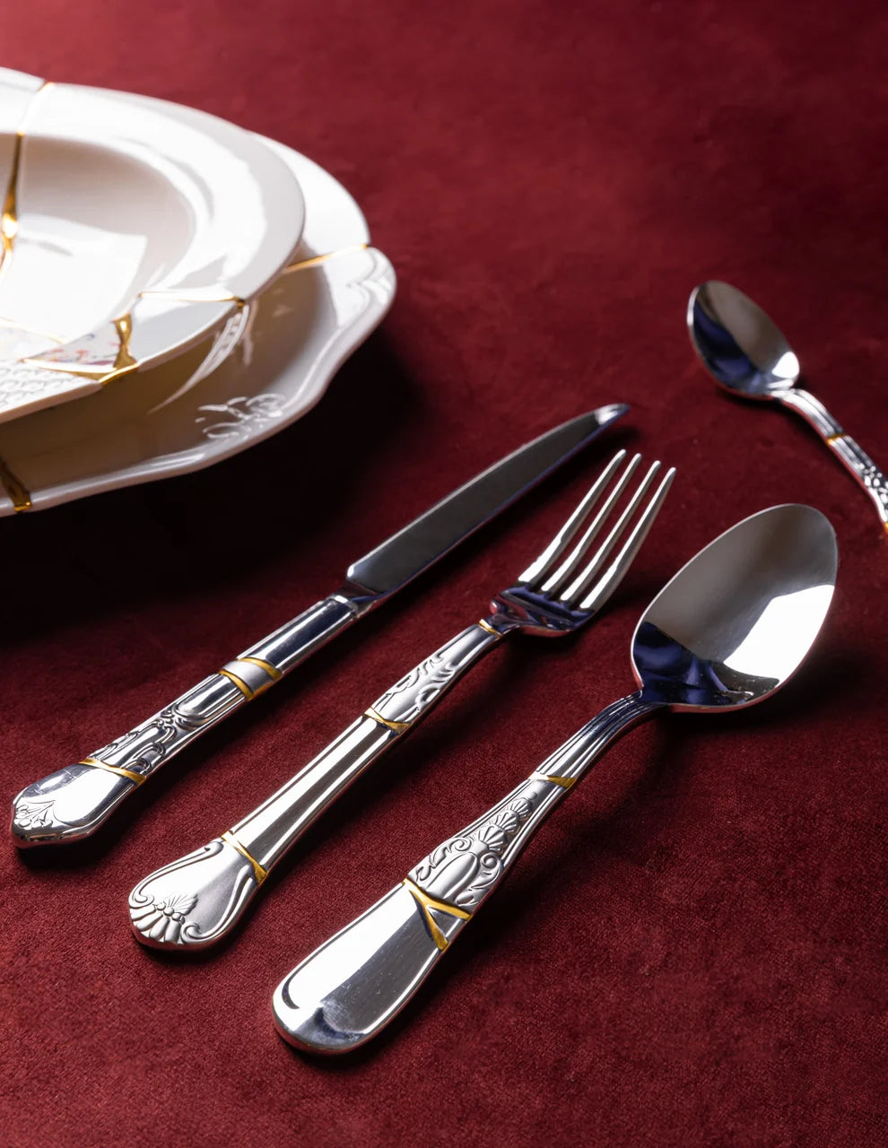 SET DI 4 POSATE IN ACCIAIO E ORO "KINTSUGI CUTLERY"