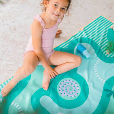 TRIXIE - Quut PlayTowel XL Safari | Telo Mare e Tappeto Gioco 2-in-1