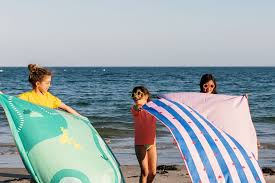 TRIXIE - Quut PlayTowel XL Safari | Telo Mare e Tappeto Gioco 2-in-1