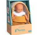 Djeco Mini Pomea Mini Sasha – Bambolotto con culla 20 cm