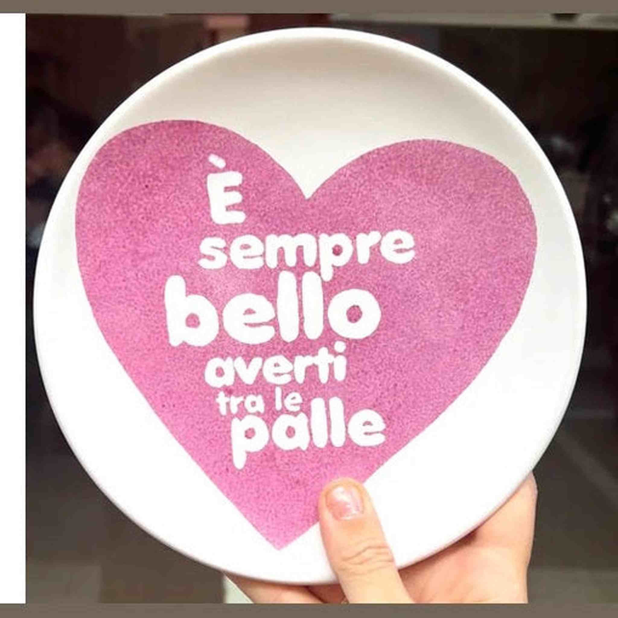 PD PIATTO 18 CM TRA LE PALLE