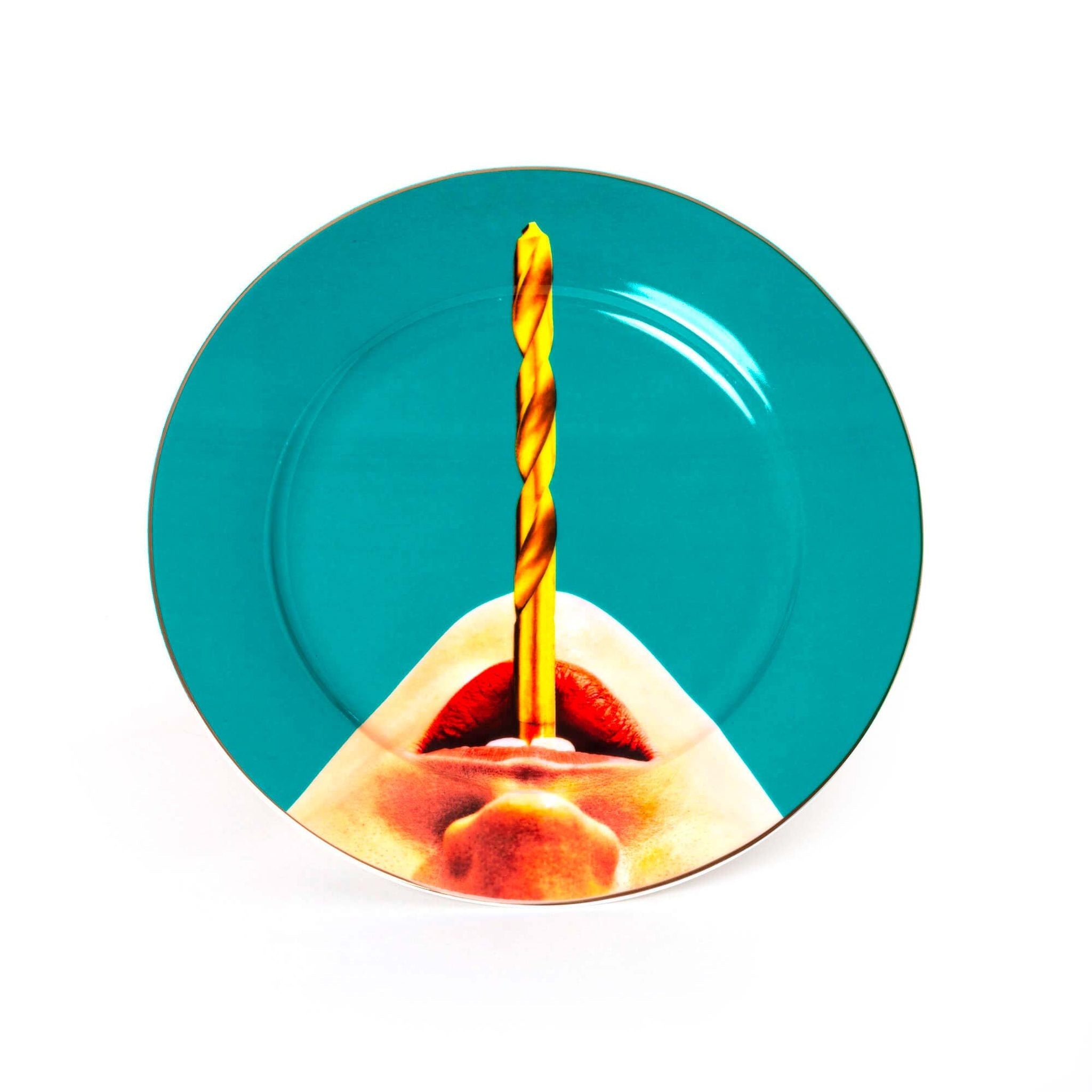 PIATTO IN PORCELLANA "TOILETPAPER"  CM.27 DRILL