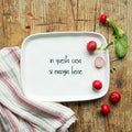SIMPLE DAY - Piatto Rettangolare in Gres – Decoro "In questa casa si mangia bene" 20x15,5 cm