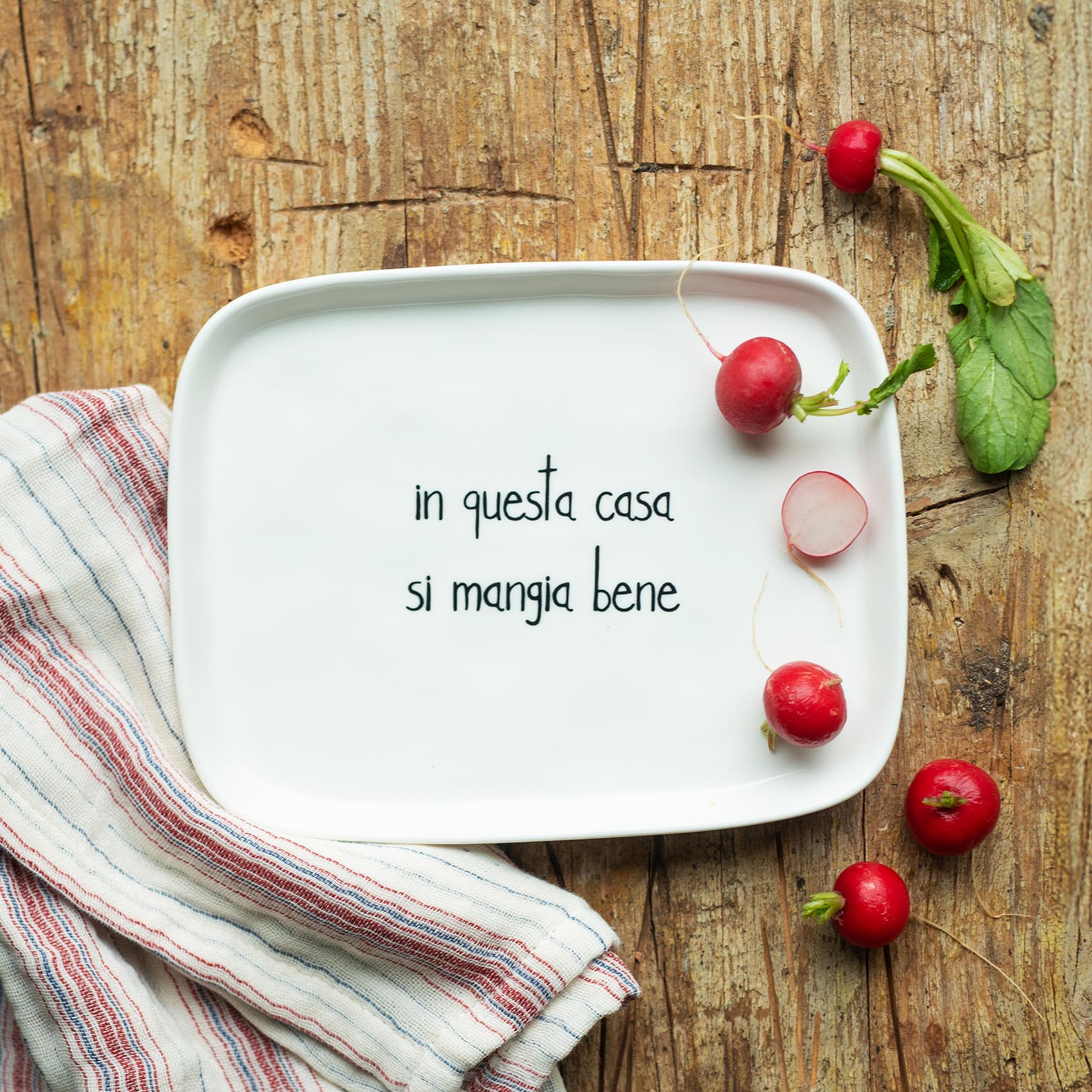 SIMPLE DAY - Piatto Rettangolare in Gres – Decoro "In questa casa si mangia bene" 20x15,5 cm