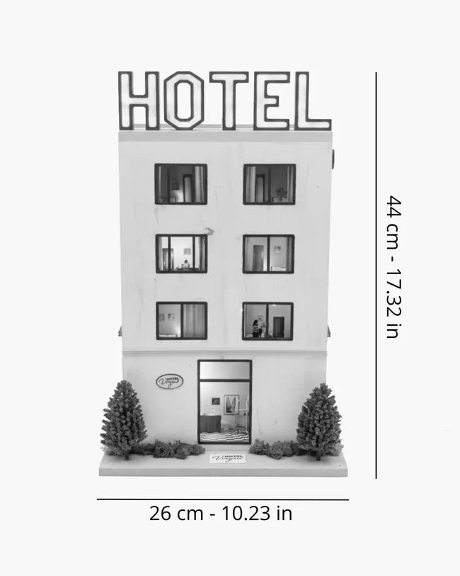Seletti Lampada Artistica in MDF "Hotel Voyeur" 26 × 18 × H 42 cm