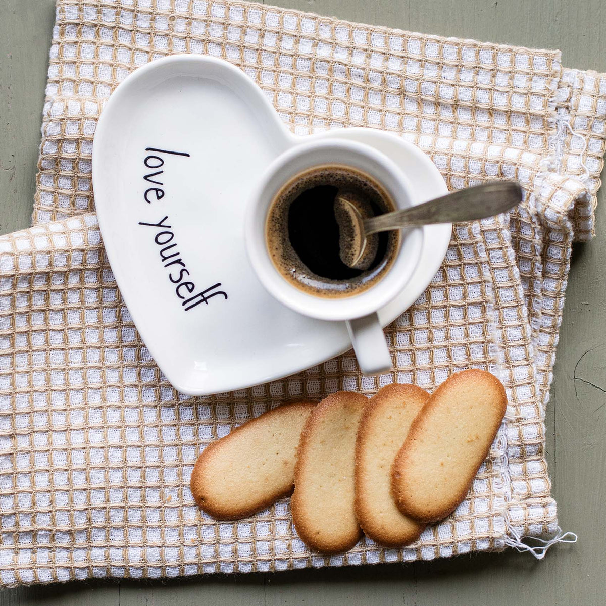 Simple Day Set 2 Piattini a Cuore per Tazze da Espresso in Grès - Decoro Love yourself