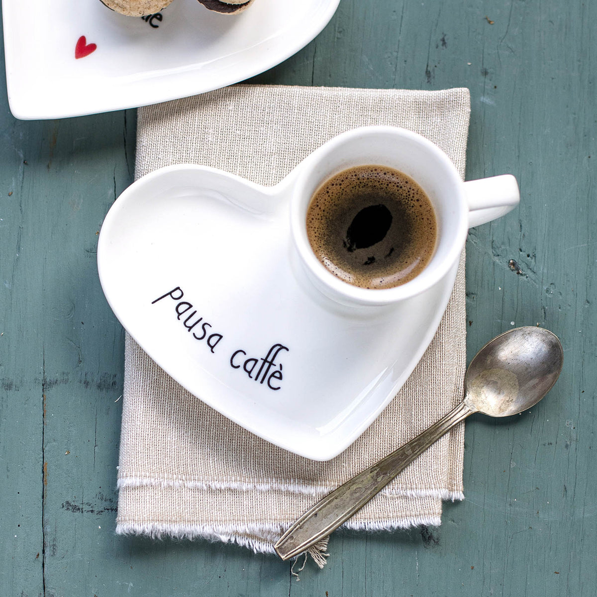 Simple Day Set 2 Piattini a Cuore per Tazze da Espresso in Grès - Decoro Pausa Caffè